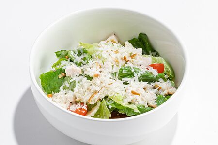 Салат цезарь с куриным филе