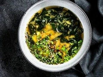 Суп Вакамэ вегетарианский