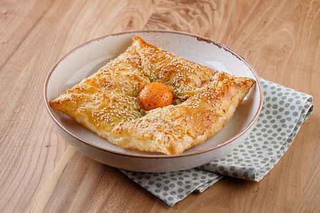 Мини-пеновани с рикоттой и сулугуни, аджикой, мятой и зеленым луком