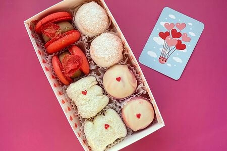 Сет макарон и моти №1 на 8 Марта S