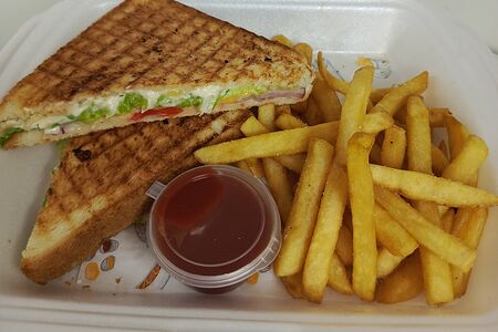 Ветчина и сыр с картошкой фри