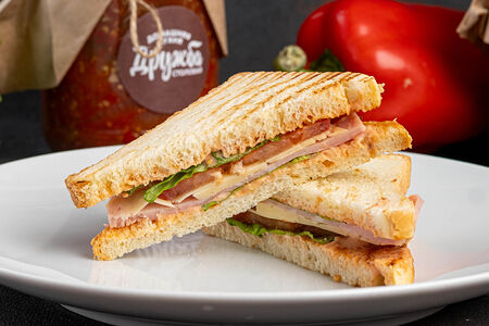 Сендвич с ветчиной и сыром