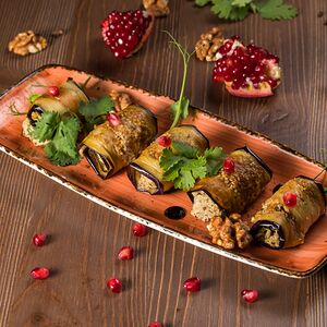 Рулетики из баклажанов с ореховой начинкой