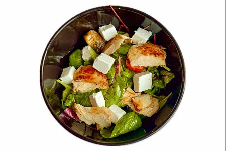 Салат курицей и сыром фета