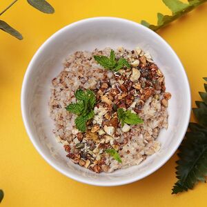 Гречневая с орешками, курагой и сиропом