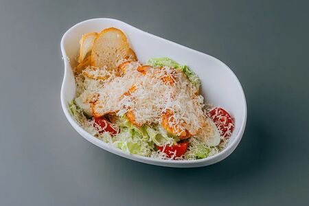 Салат Цезарь с курицей