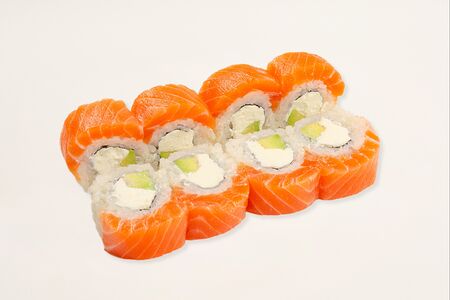 Филадельфия с лососем и авокадо