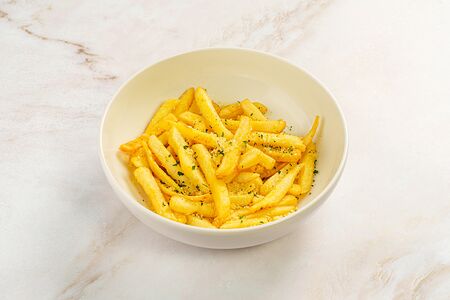 Картофель фри с пармезаном и зеленью