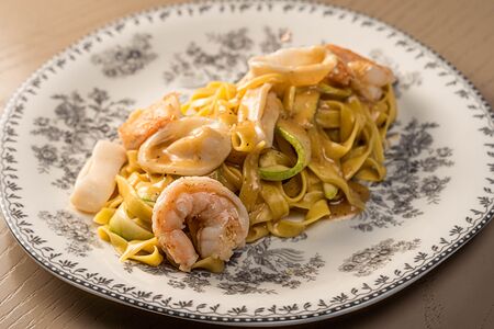 Тальятелле с креветками и кальмаром