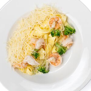 Паста с креветками и брокколи