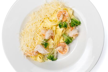 Паста с креветками и брокколи