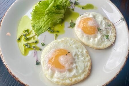 Глазунья из двух яиц