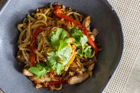 Удон с курицей 