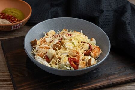 Салат Цезарь с креветками