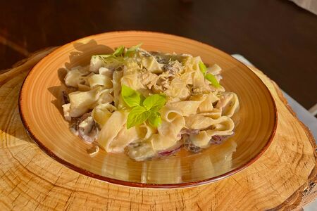 Феттуччине с грибами и курицей