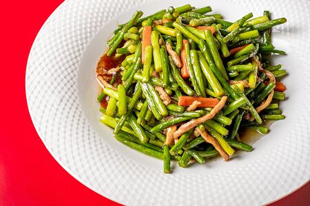 86. Стрелки чеснока со свининой