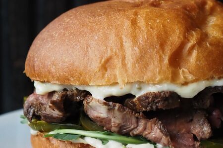 Бургер с ростбифом