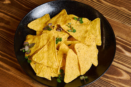 Кукурузные чипсы начос