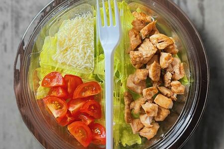 Салат Цезарь с курицей