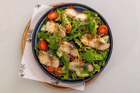 Салат с мурманской скумбрией