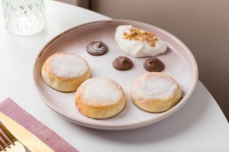 Сырники со сметаной