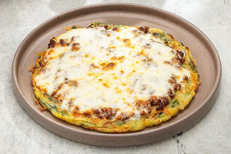 Лепешка с фаршем и моцареллой