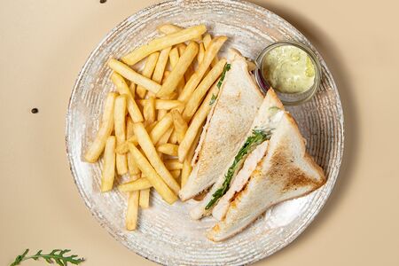 Сэндвич с грушей и куриным филе