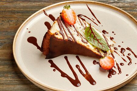 Чизкейк Сан-Себастьян ванильный