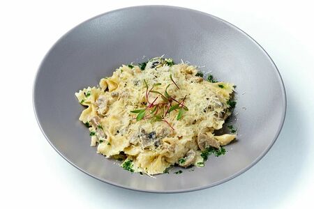 Паста с ветчиной и грибами