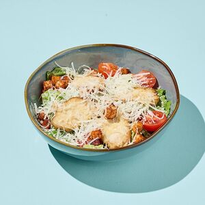 Салат Цезарь с курицей