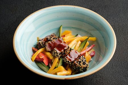 Салат с тунцом