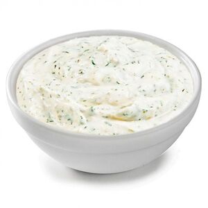 Сметана с чесноком и зеленью