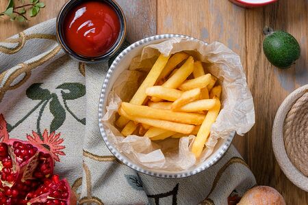 Картофель фри с кетчупом