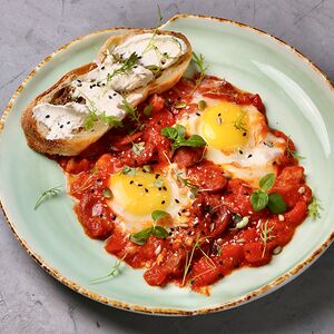 Шакшука с колбасками