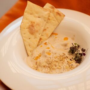 Сациви из жареного цыпленка с домашним лавашом