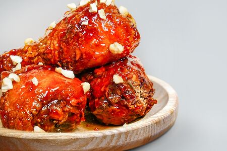 Ножки по-сеульски в сеульском соусе с арахисом