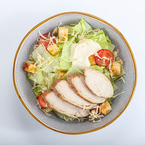 Салат Цезарь с курицей