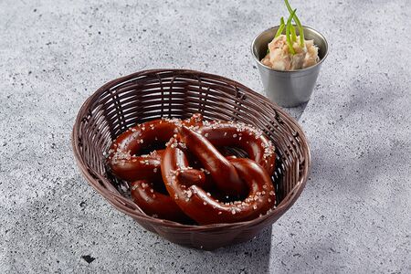 Брецель со смальцем