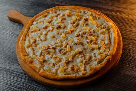 Пицца с Курицей и ананасом