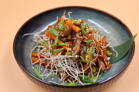 Рваная свинина Хайнань с ананасами