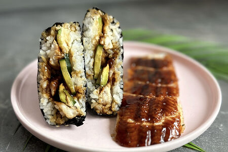 Суши-сэндвич с угрём