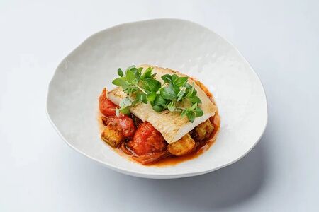 Палтус с печеными овощами