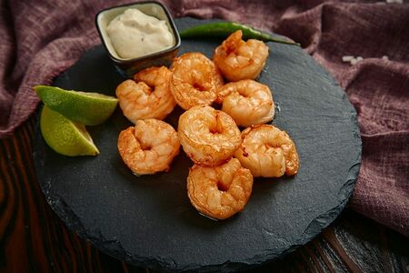 Креветки на мангале