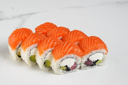 Филадельфия с чёрной икрой тобико