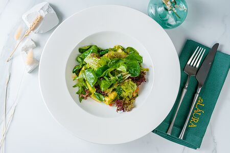 Овощной салат с авокадо