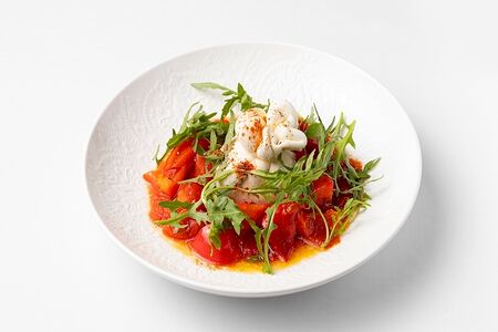 Бурата со сладкими томатами и соусом Гаспачо