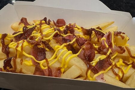 Картошка фри с беконом 