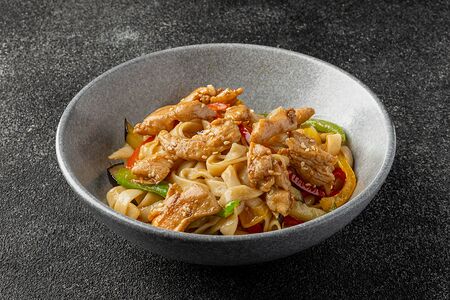 Пшеничная лапша со свининой