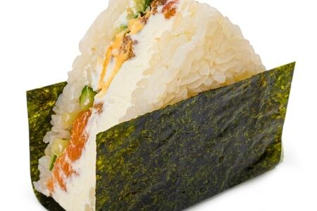 Онигири с лососем терияки