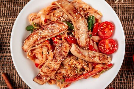 Удон со свининой